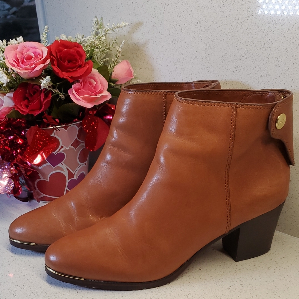 COACH Tan Leather Ankle Booties (sz 9)